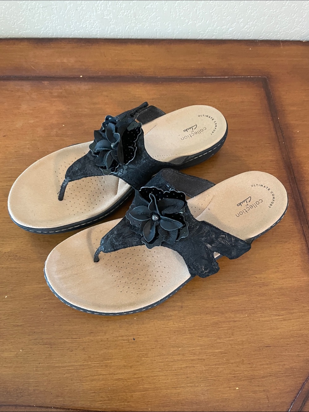 Clarks Collection Laurieann Gema Black Leather Floral Thong Sandals sz 8
